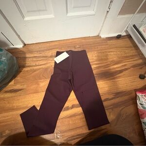 Lululemon black plum size 6 leggings